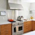 Köksskåp med bruna fasader