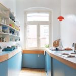 Móveis de layout personalizado na cozinha de uma casa particular