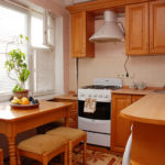 Drevený nábytok v kuchyni Chruščov