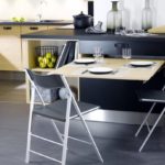 El uso de muebles plegables en el diseño de la cocina.