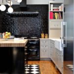 Warna hitam dalam reka bentuk ruang dapur