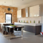 Modern konyha-nappali szoba minimális tájképtel