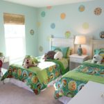 A gyermekek hálószobájának lágy színekben kialakítása