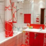 De combinatie van rode en witte kleuren in het ontwerp van de badkamer