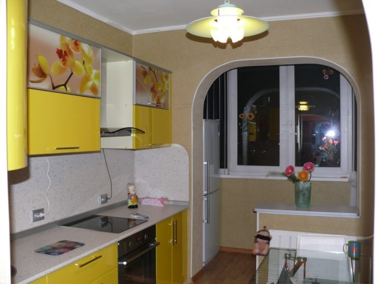 Šaldytuvas balkone suderinus su virtuve