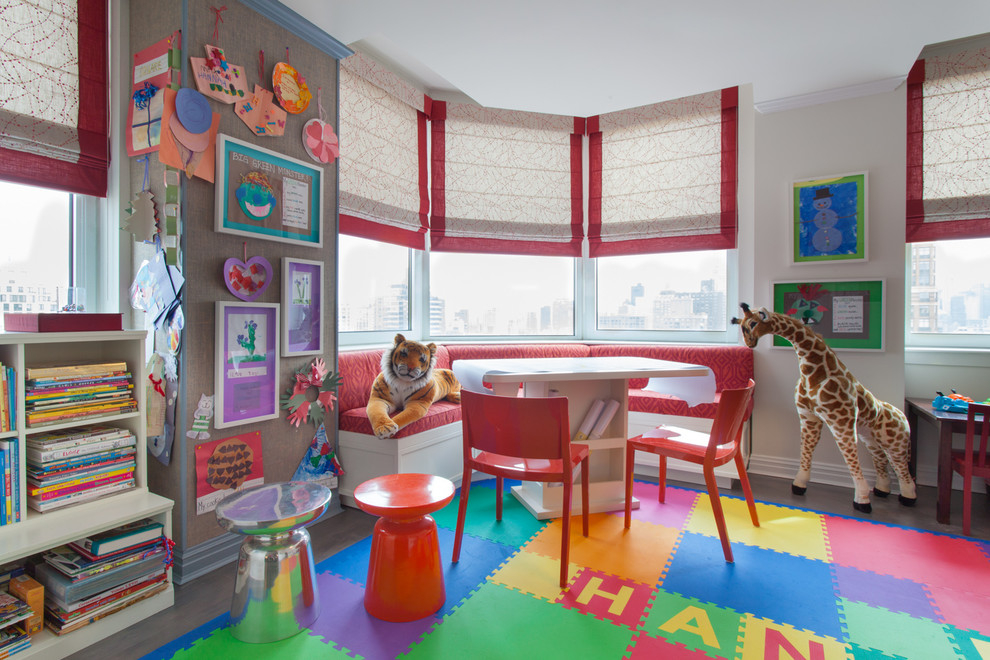 Decorazione della stanza per due bambini in una vetrata