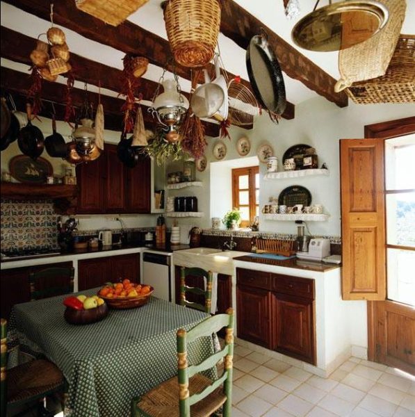 Vidéki stílusú konyha belső terekkel