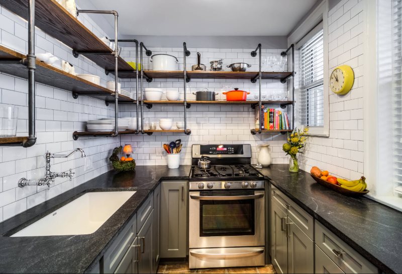 Кухненски интериор в стил лофт с каменен плот