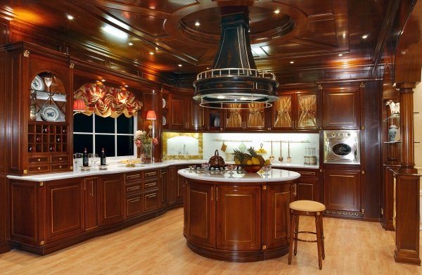 Na cozinha interior clássica