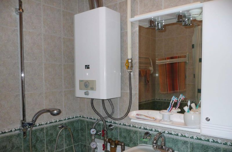 Bathroom in Khrushchev with a gas column