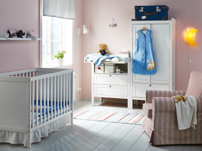 Pink baby room decoration