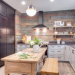 Wood and stone in the design of the kitchen
