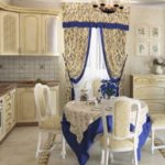 Zila krāsa klasiskās virtuves dizainā