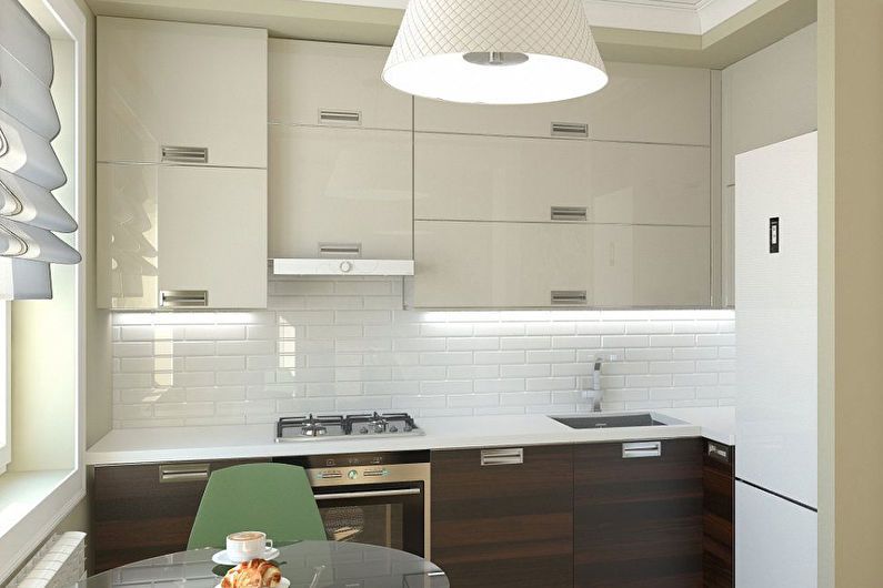 Jasne osvetlená kuchynská pracovná plocha s keramickou zásterou