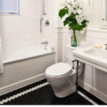 Carrelage blanc de style scandinave dans la salle de bain