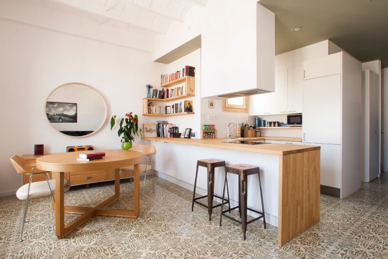 13 square meter kitchen interior with breakfast bar