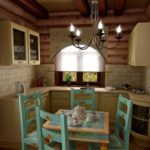 Elegáns miniatűr konyha egy vidéki házban