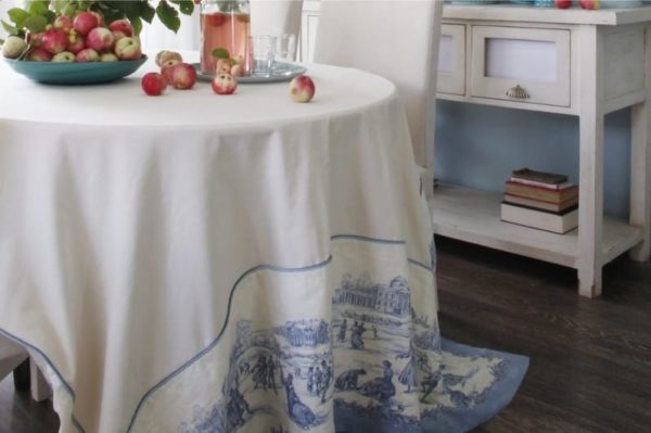 Khăn trải bàn làm bằng vải tự nhiên
