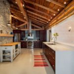 Cozinha moderna e elegante para uma casa de campo