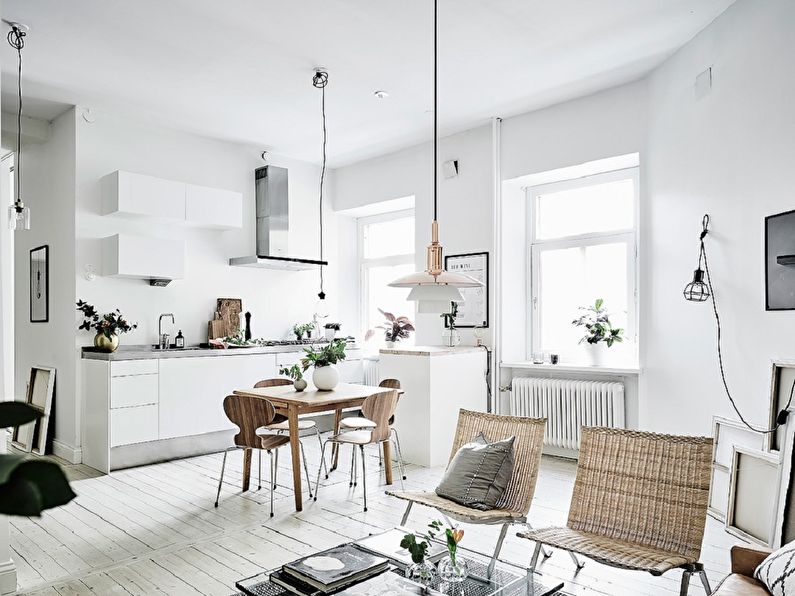 Skandināvu stila gaišs virtuves interjers