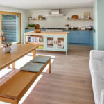 Koka mēbeles virtuves dizainā
