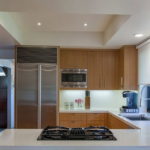 Built-in hob in the kitchen peninsula