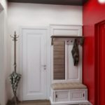 Một móc áo mở ở hành lang với một bức tường màu đỏ