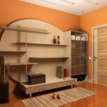 Dizajn hodnika s narančastim zidovima