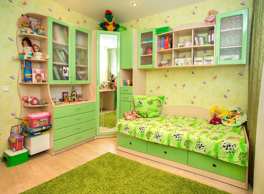 Bērnu guļamistabas dizains zaļās nokrāsās