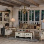 Gemütliches Wohnzimmer im Stil der französischen Provence