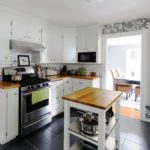 Arrangement of a walk-through kitchen in a country house