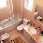 Amplasarea compactă a corpurilor sanitare în baie