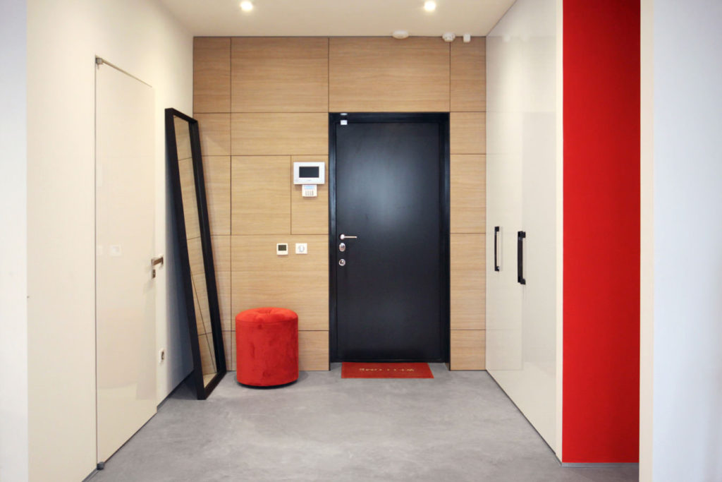 Red pouf will door entrance black