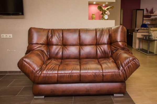 Brown click gag sofa
