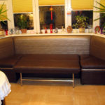 Virtuves dīvāna lauru logu modelis