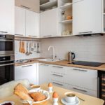 Beyaz küçük mutfak tasarımı