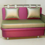 Miniatūrs divkrāsu izvelkamais dīvāns