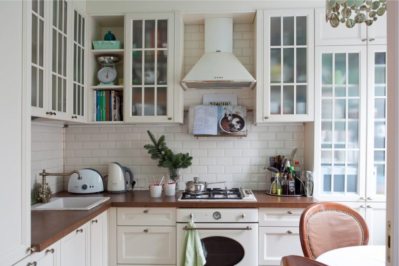 Retro style gas stove in a classic kitchen