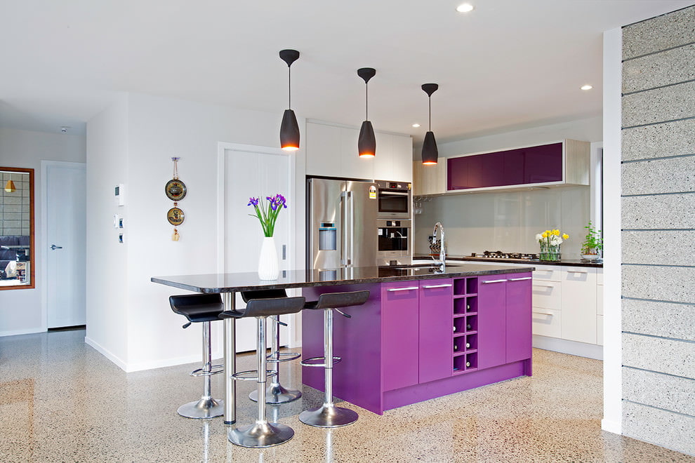 Minimālistisks violets virtuves dizains