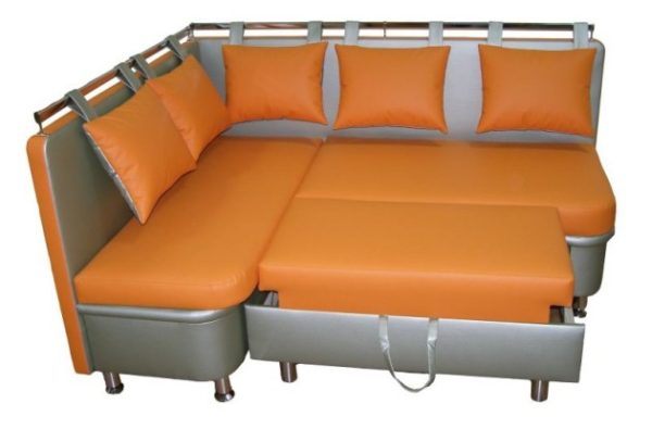 Canapea de colț