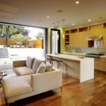 Sofa gấp màu be cho khu vực khách trong nhà bếp