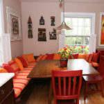Mutfak kanepe turuncu yastıklar
