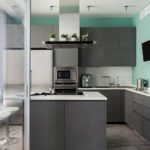 Turquoise muren in de keuken van een stadsappartement