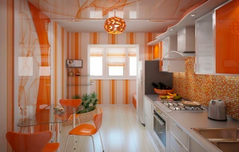 Vinila tapetes ar oranžu apdruku virtuves interjerā