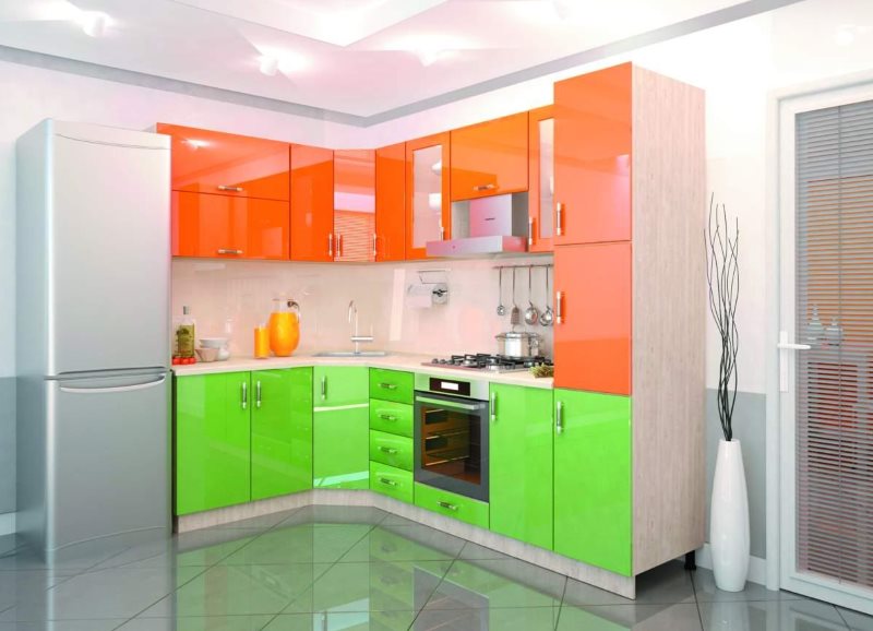 Corner set in green-orange