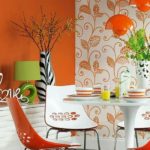 Oranje kleur in het interieur van de keuken