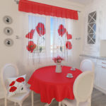 Nappe rouge sur la table de la cuisine