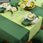 Mutfak masasının tasarımında yeşil tekstil
