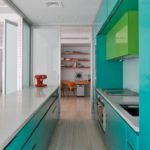 Turquoise oppervlakken van een keuken set