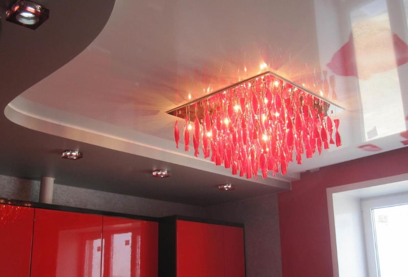 Mutfakın streç tavanında kırmızı lamba